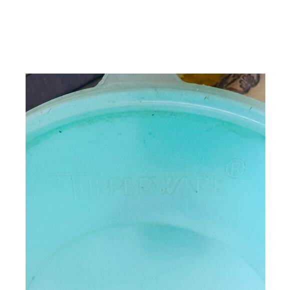 Vintage Tupperware Crisp It 679 Jadeite Green Lettuce Keeper Crisper w Lid - Picture 3 of 5